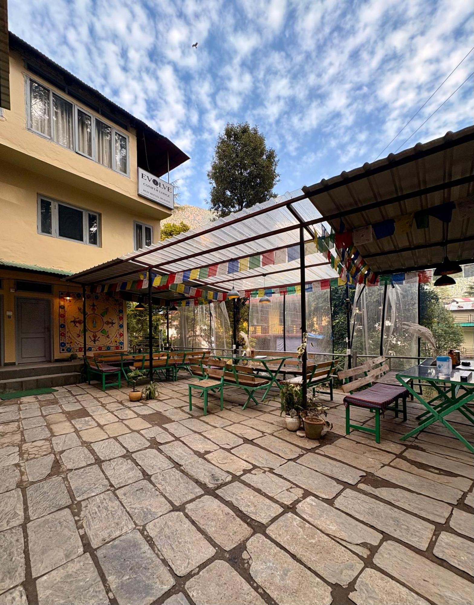 Eevolve Dharamkot - An Eco Hostel แมคลอยด์กันจ์ ภายนอก รูปภาพ