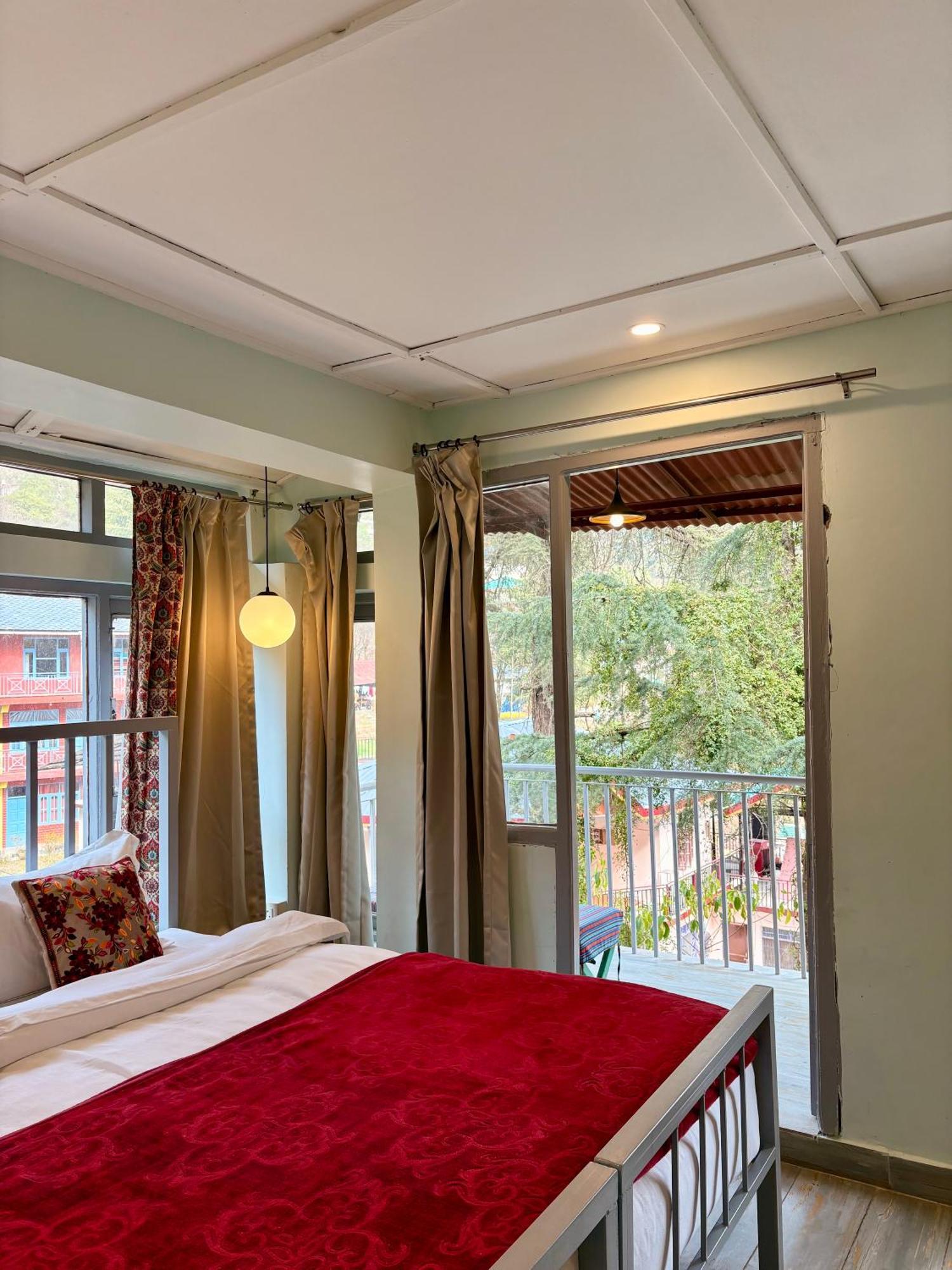 Eevolve Dharamkot - An Eco Hostel แมคลอยด์กันจ์ ภายนอก รูปภาพ